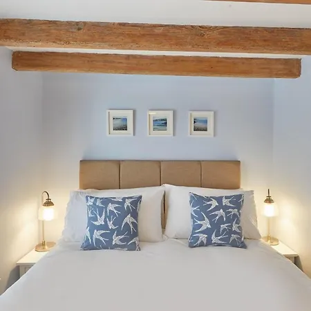 Host&stay - Amber Whitby