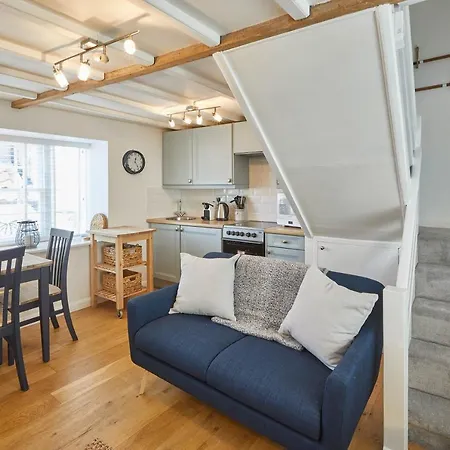 Host & - Amber Whitby