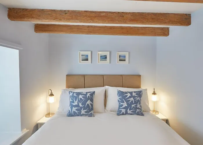 Host & - Amber Whitby